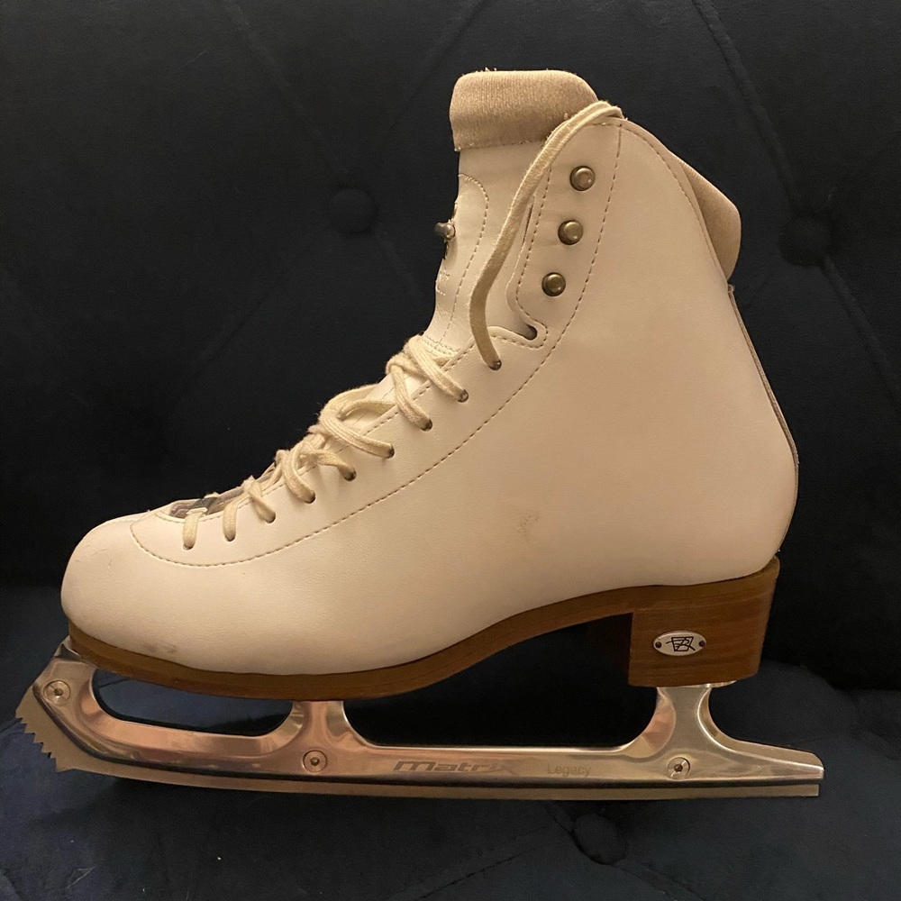 Riedell Flair 910 boots with Jackson Matrix blades